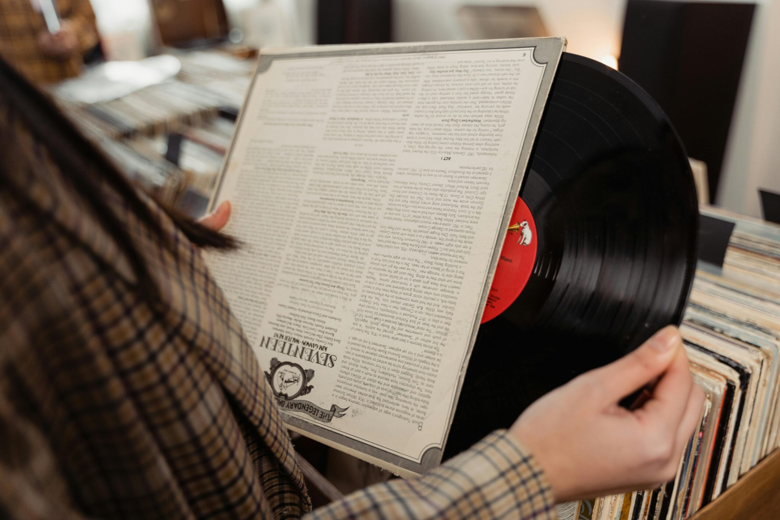 Wie kann ich meine Vinyl-Schallplatten richtig reinigen und pflegen?