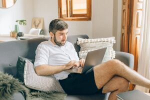 Wie kann ich ein ergonomisches Home-Office einrichten
