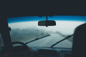 Auto quietscht beim Lenken nach Regen